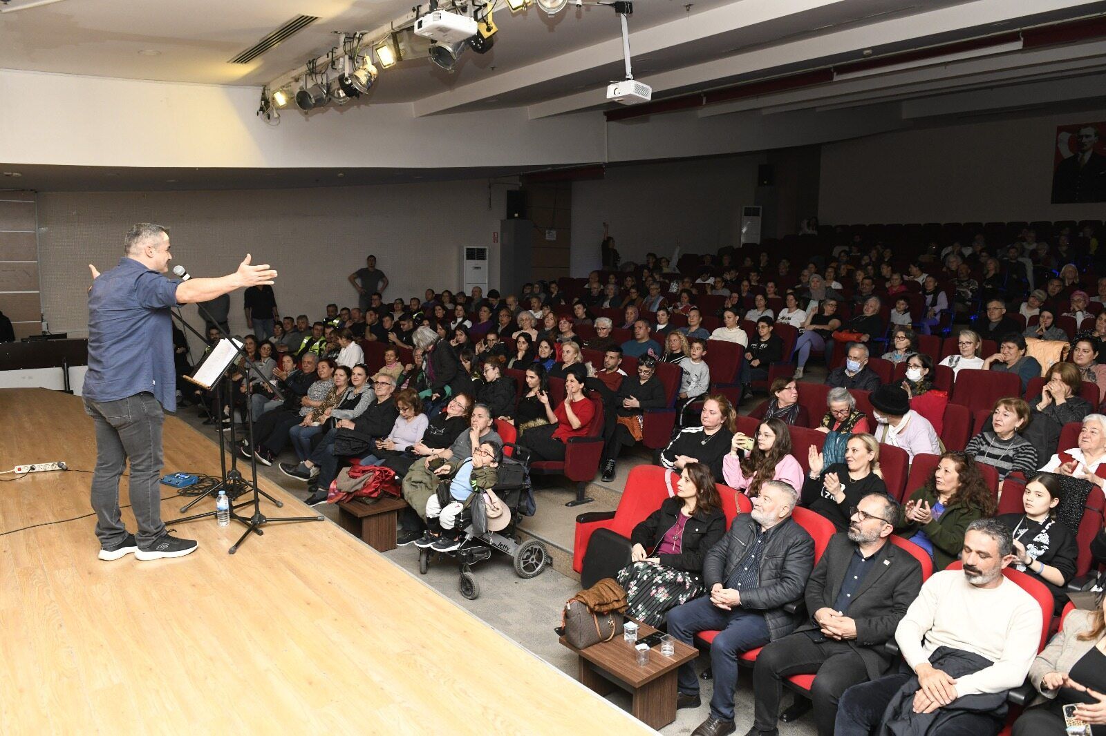 Barış Manço ve Cem Karaca Çiğli’de anıldı: Anadolu Rock gecesine yoğun ilgi