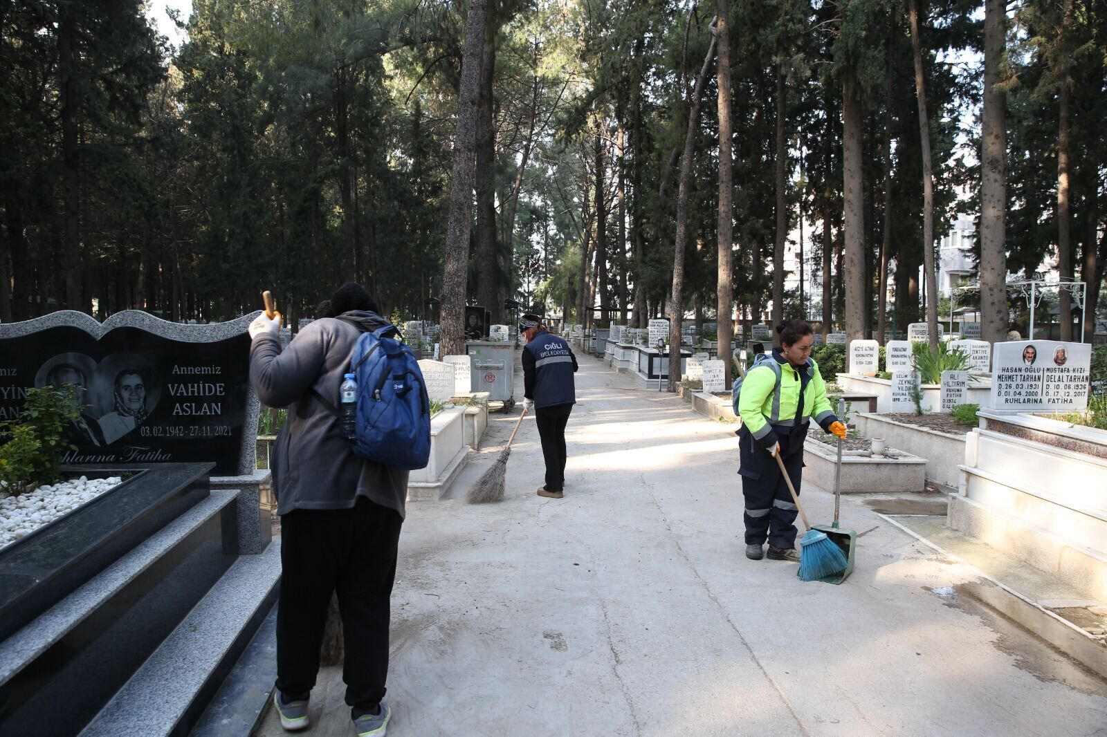 Çiğli’de Bayram öncesi temizlik seferberliği: Cami ve mezarlıklar hazır!-1