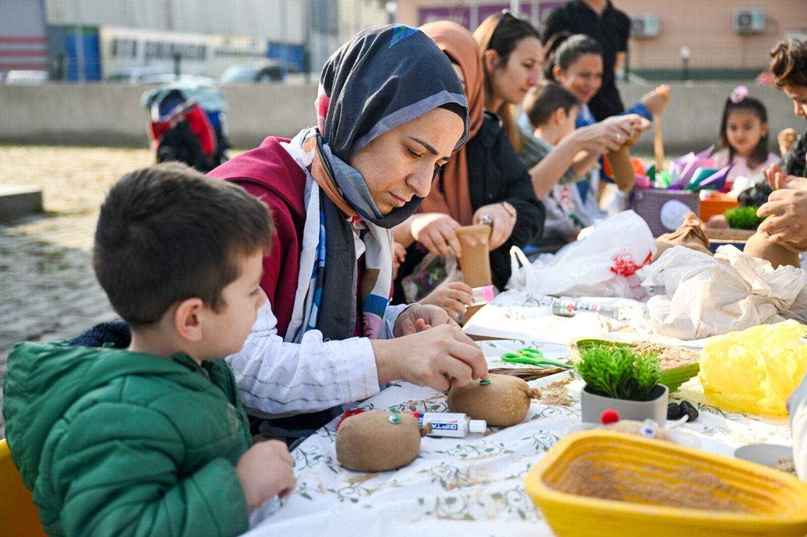 On farklı merkezde sosyal belediyecilik örneği