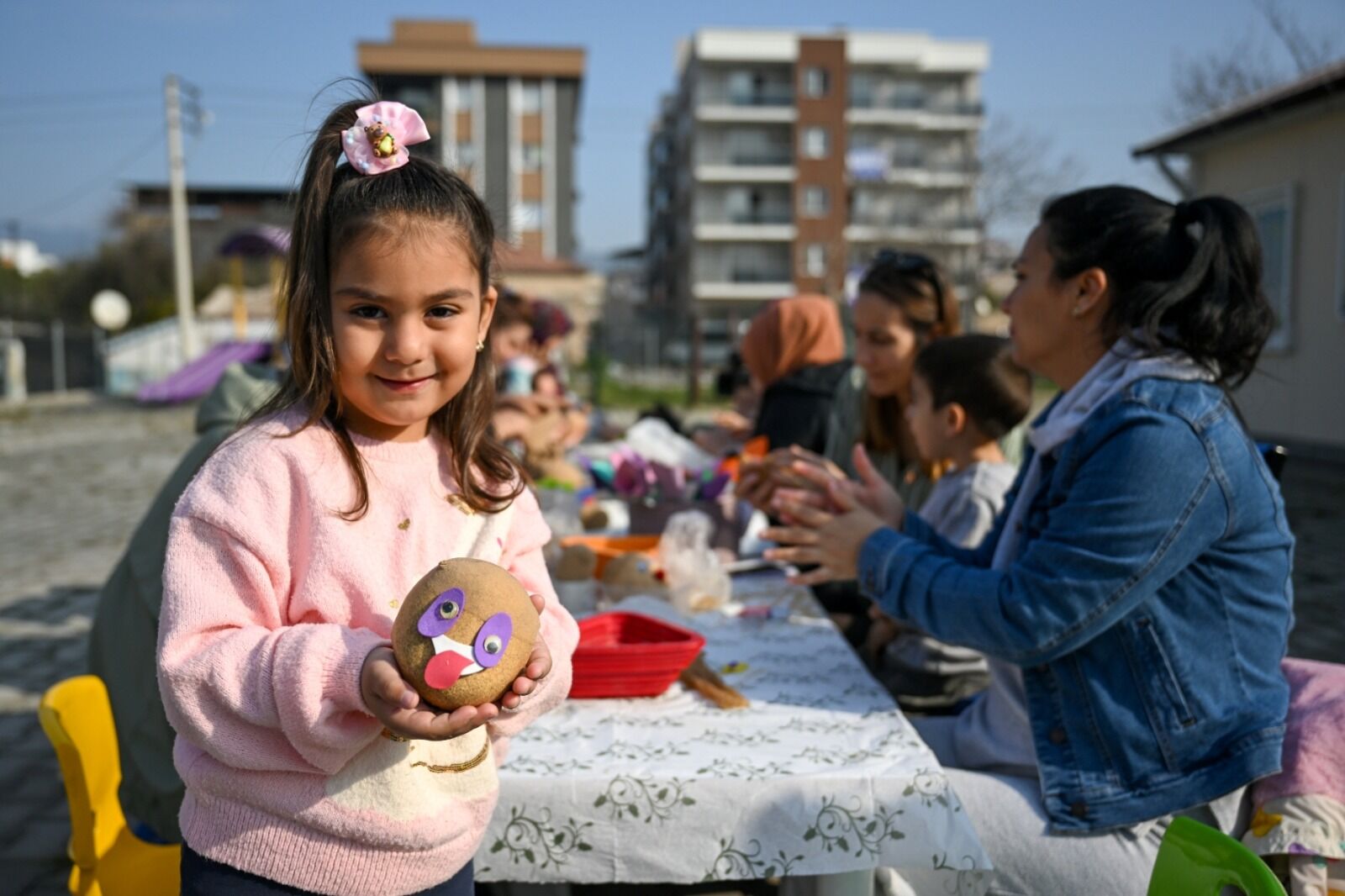 On farklı merkezde sosyal belediyecilik örneği