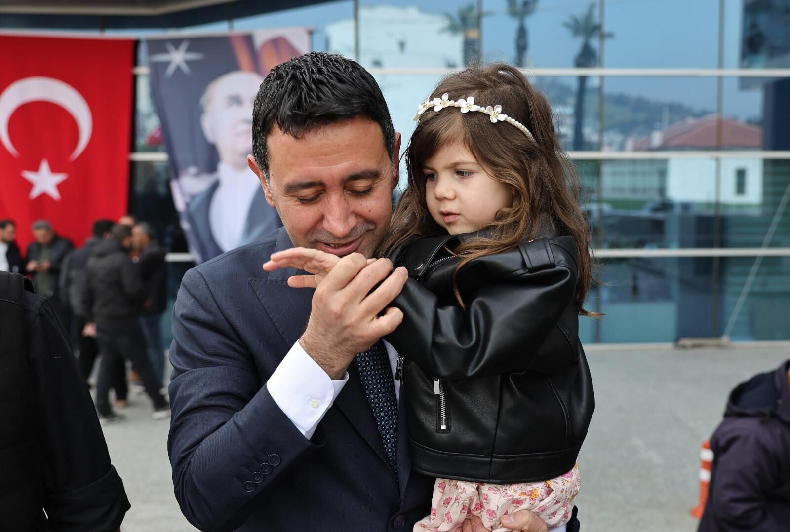 Bayraklı Bayramlaşma (2)