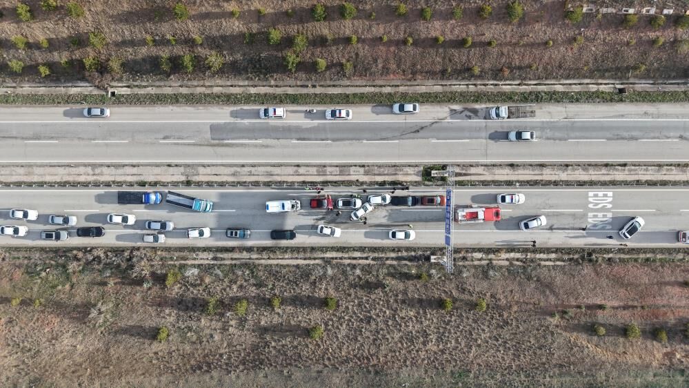 Bayram Dönüşü Yolunda Can Pazarı! 6 Araç Birbirine Girdi (2)