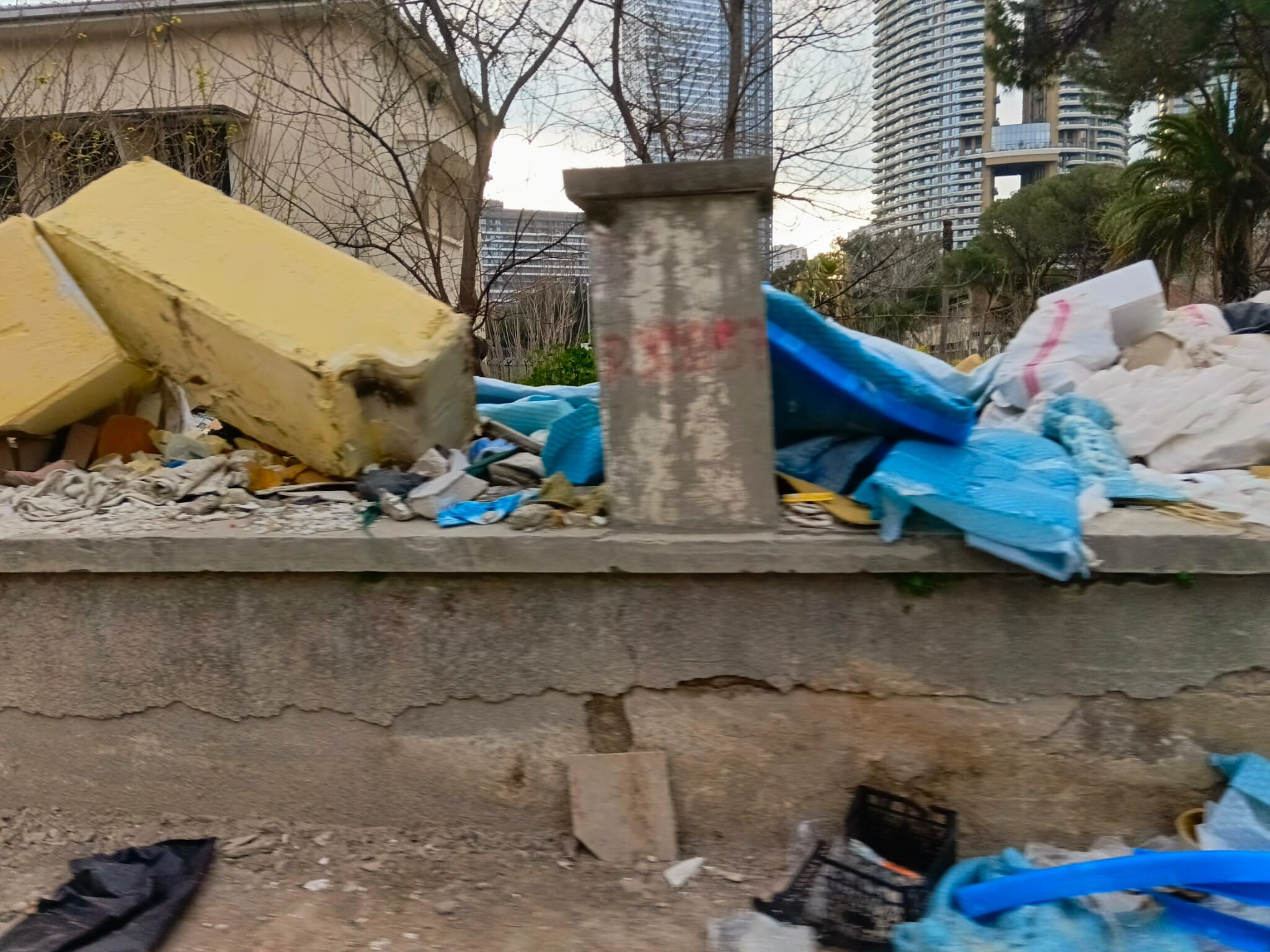 Bir Yanda Milyonluk Rezidanslar Bir Yanda Çöp Yığınları (2)