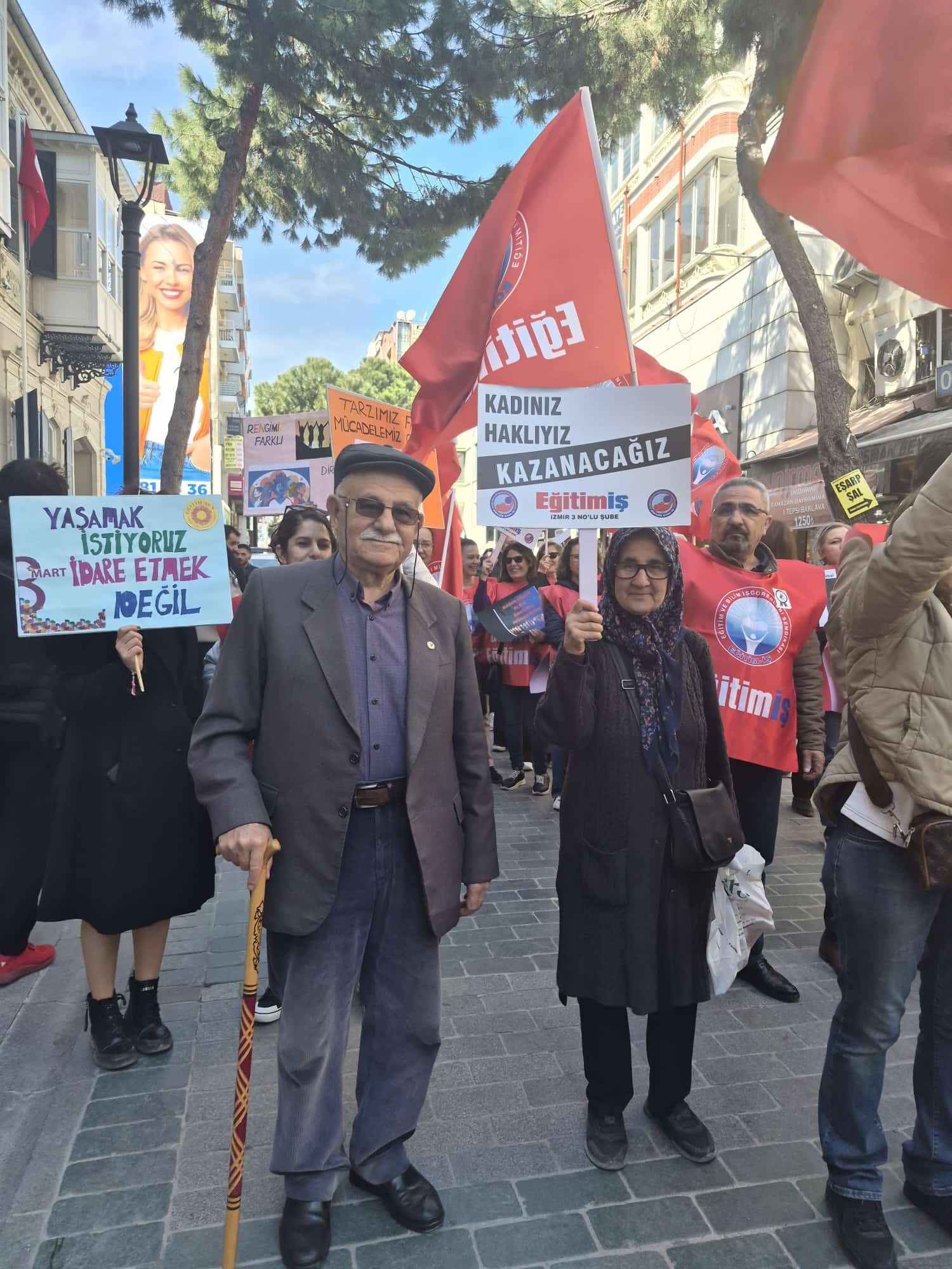 Demokratik ve laik hukuk devleti vurgusu