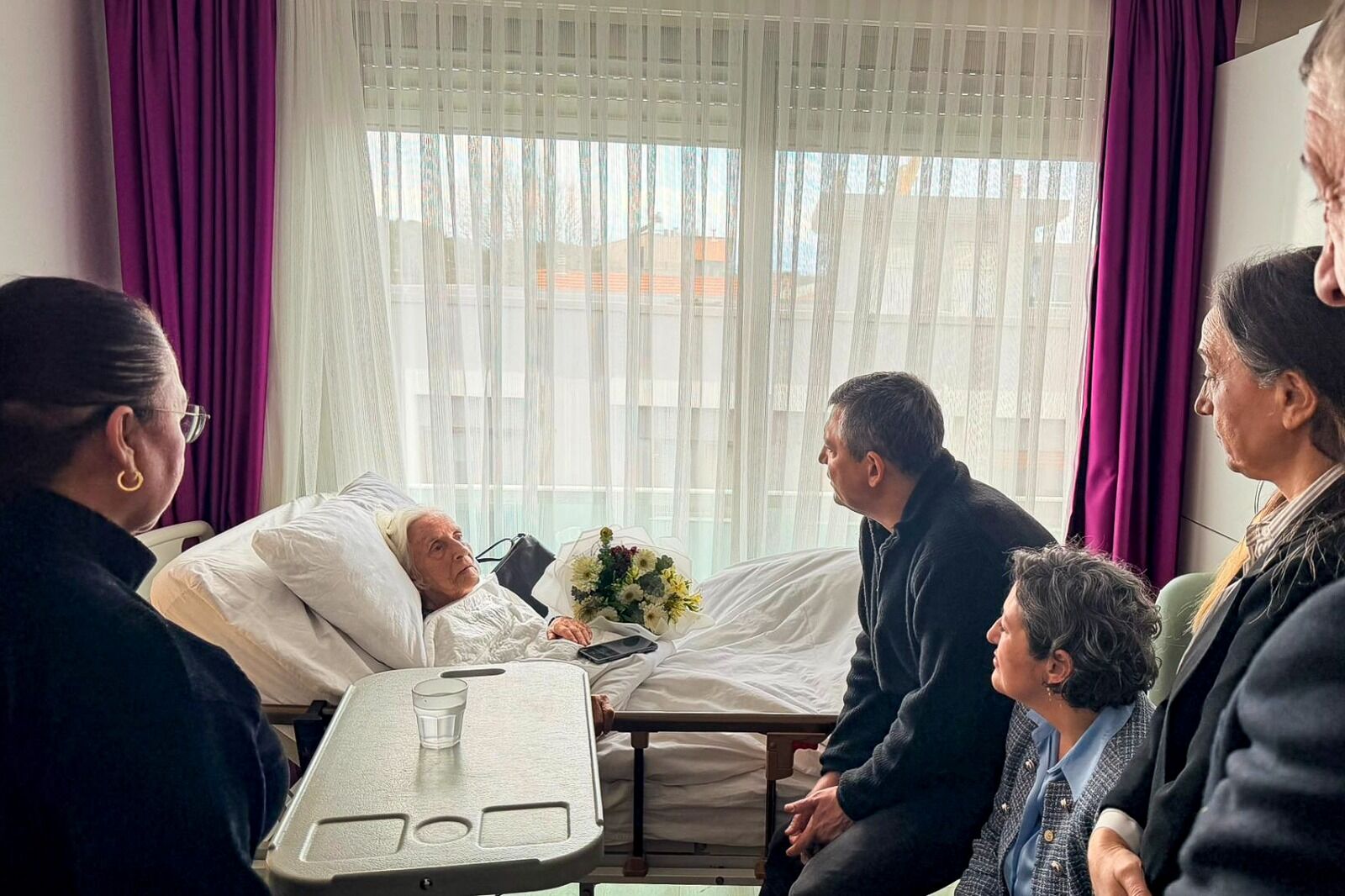 İlkokul öğretmenine duygulandıran ziyaret