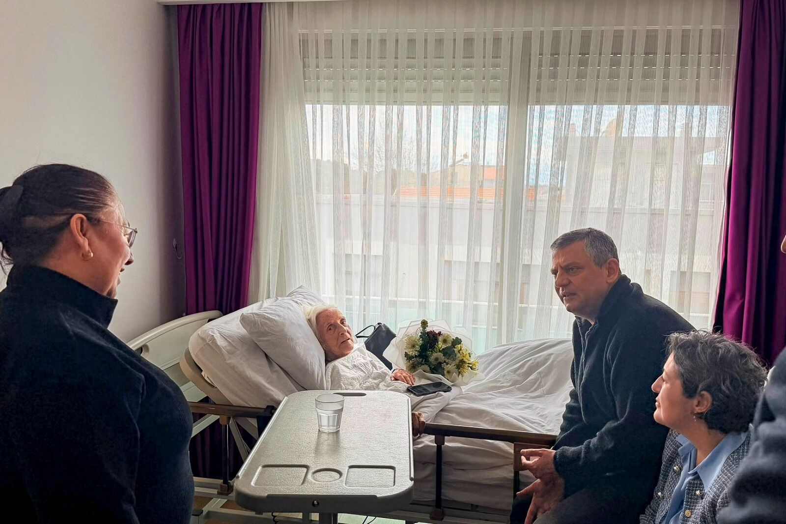 İlkokul öğretmenine duygulandıran ziyaret