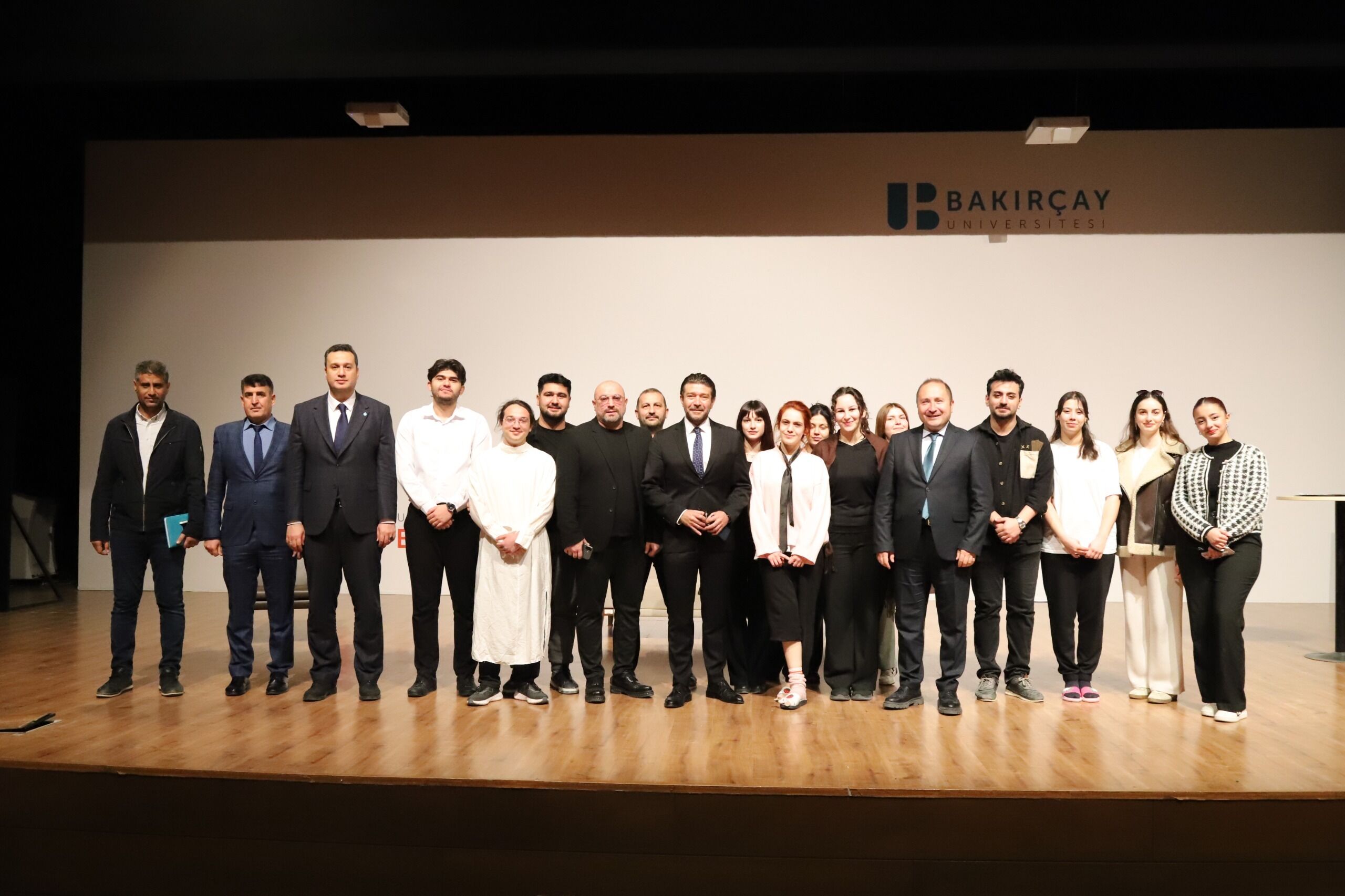 Genç yeteneklerle sahne arkası buluşması