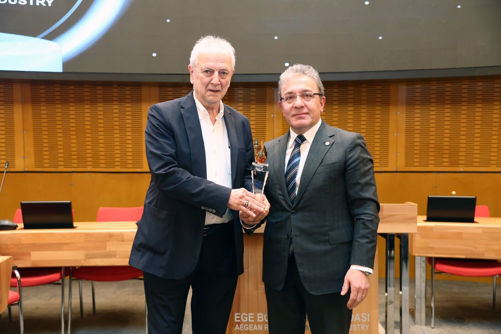 Kültürel ve akademik katkıya takdir