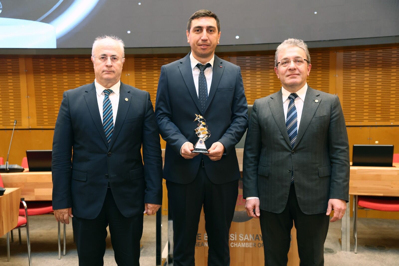 Rektör Yılmaz’a stratejik vizyonu için onur ödülü