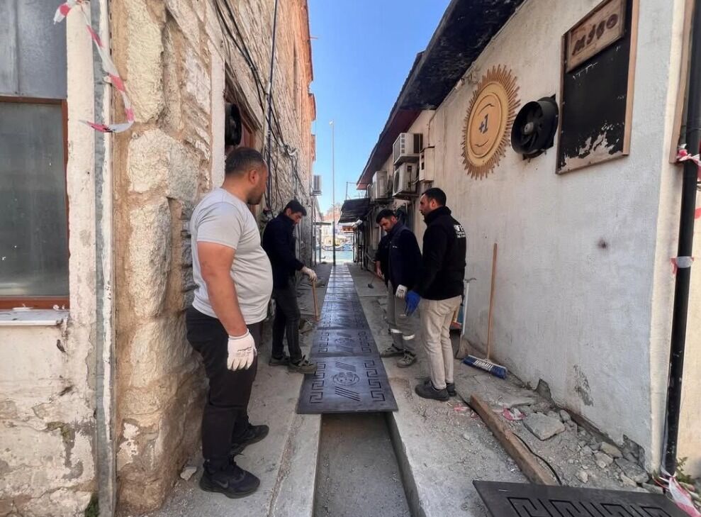 Foça Çarşısı’nda altyapı seferberliği: Tahliye hattı tamamlandı