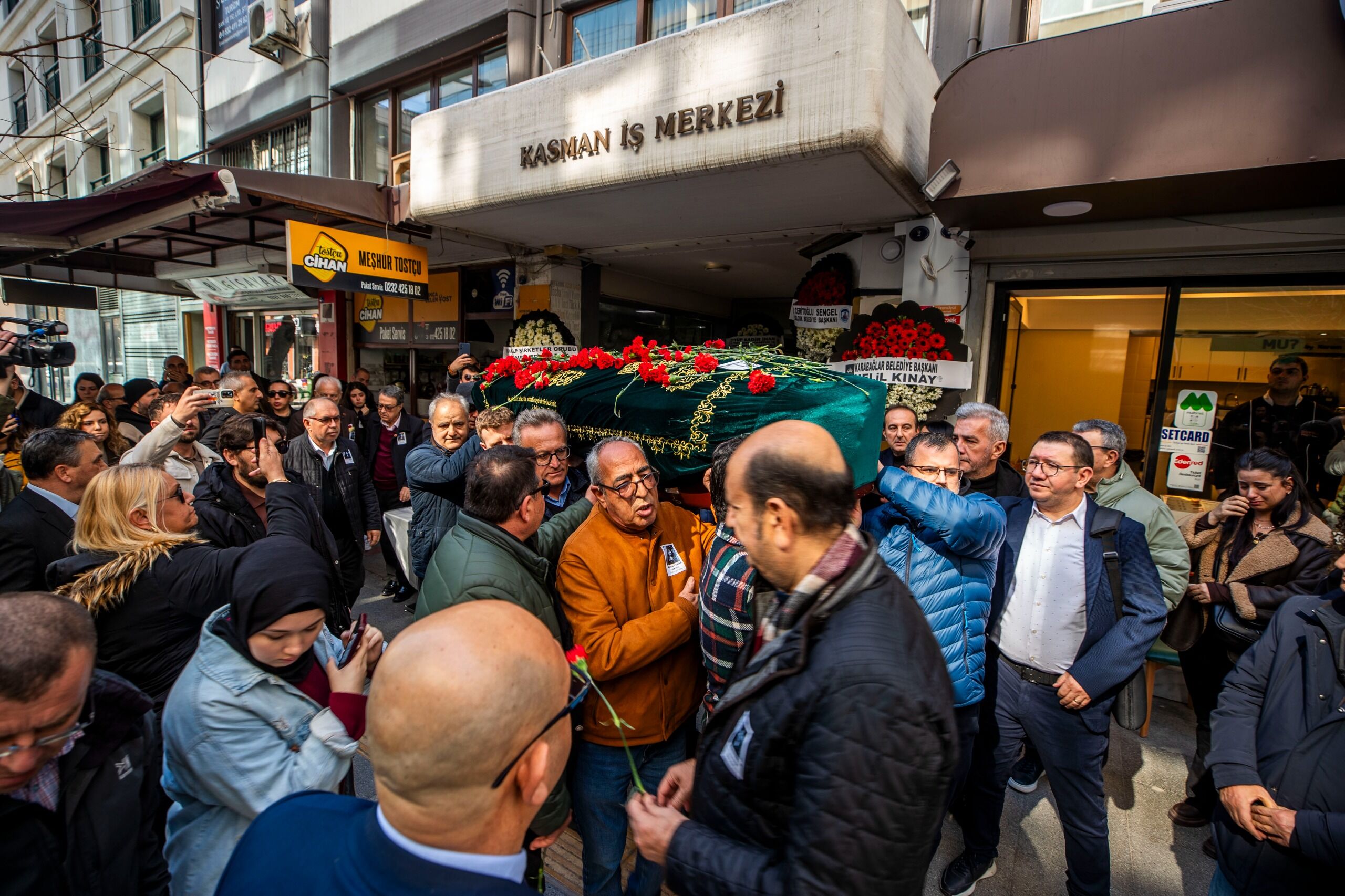 Gazeteci Burcu Yanar 5