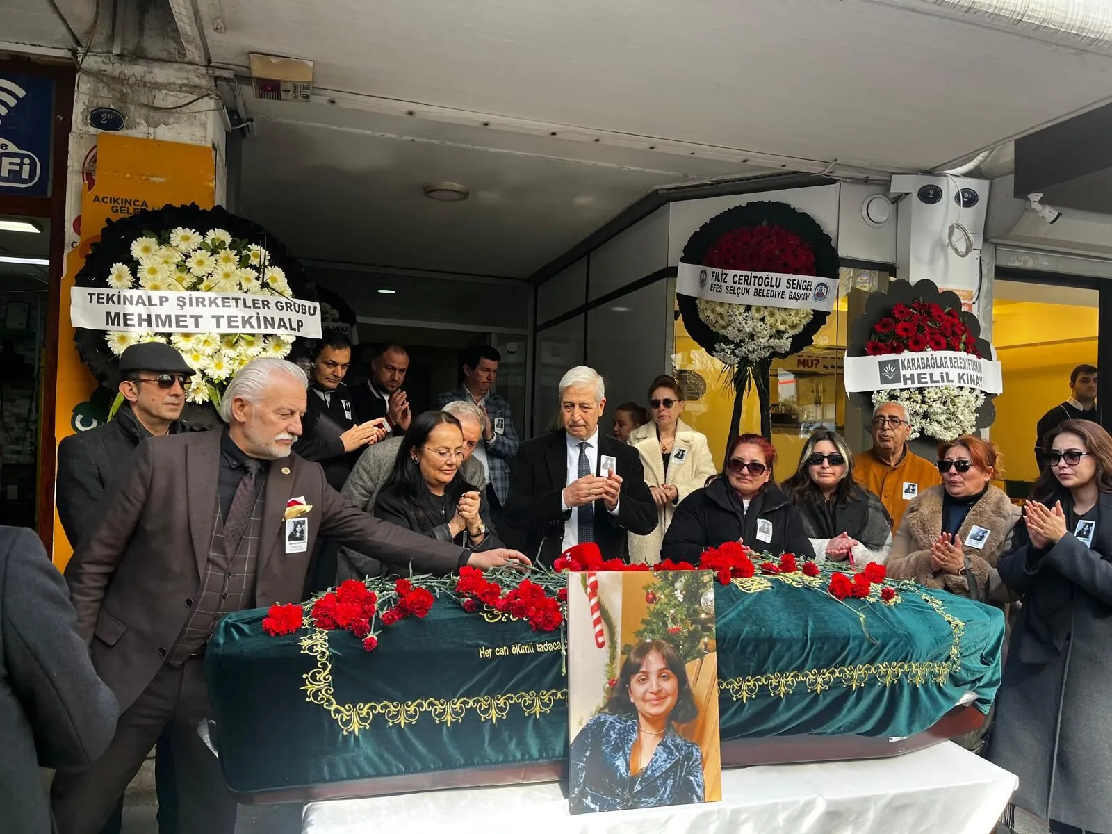 Gazeteci Burcu Yanar