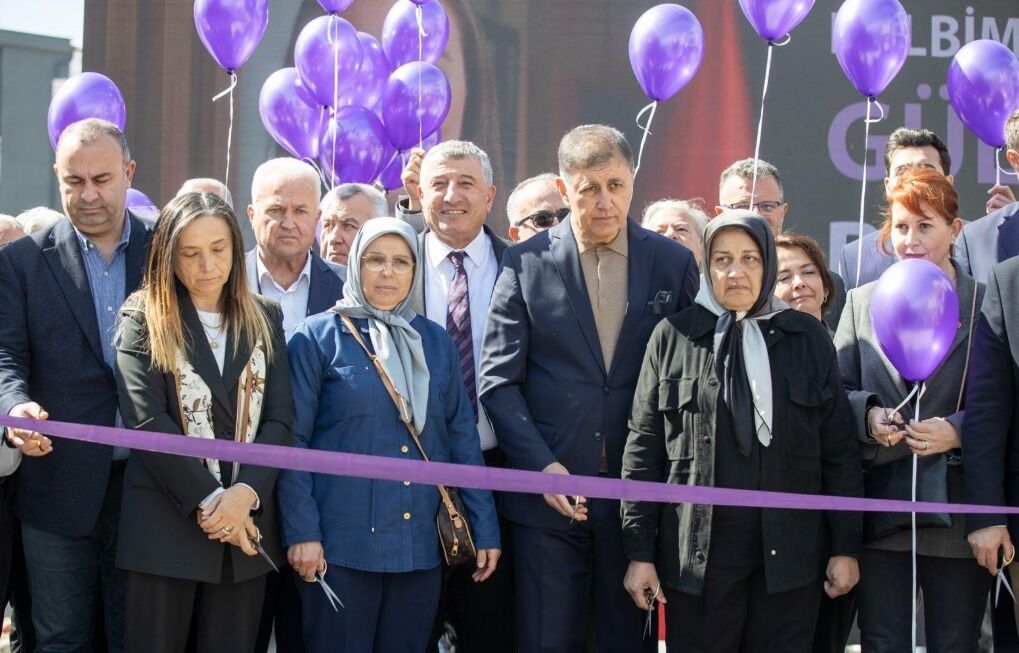 Başkan Tugay: "Bu mücadele sadece kadınların değildir"