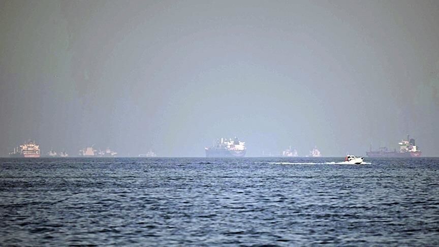 Dev tankerlerin bekleyişi sürüyor