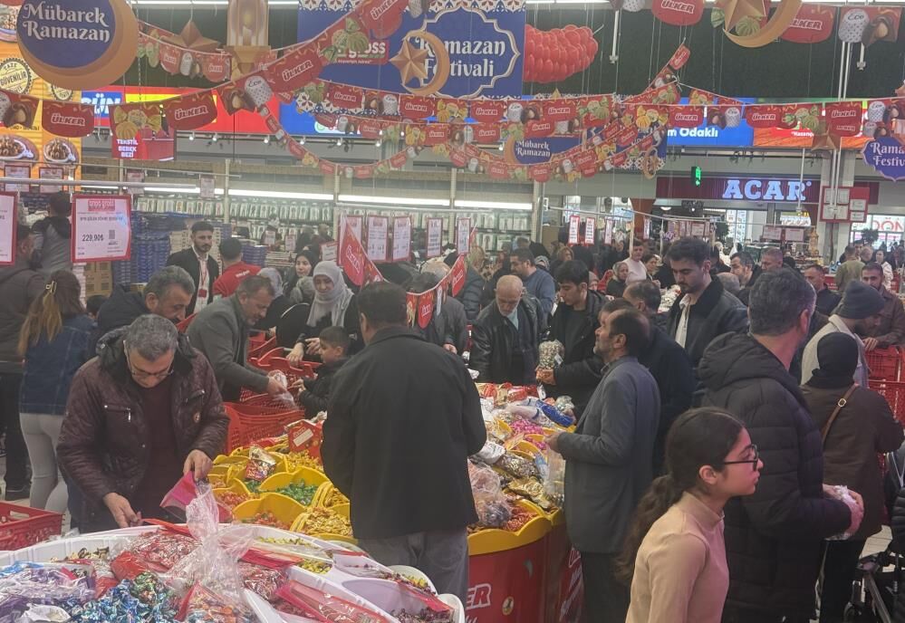 Indirim Yapan Market Kuyruğu 3-1