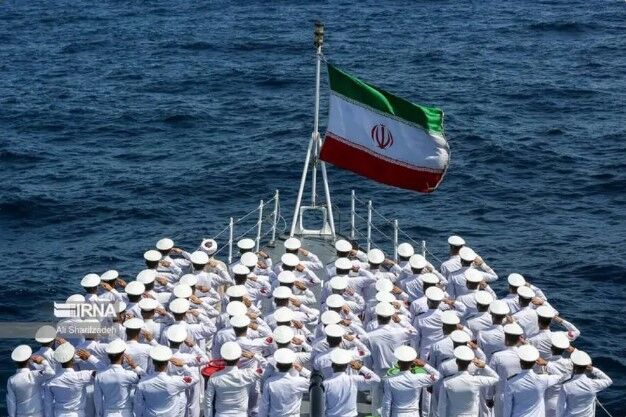 IRIS Dena fırkateyni sulara gömüldü