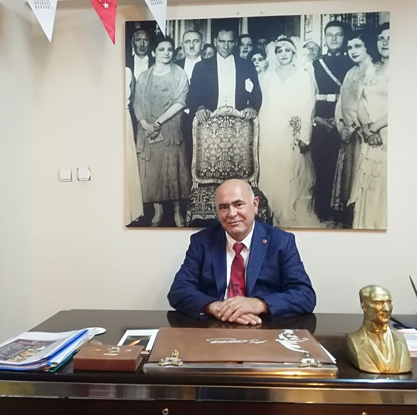 “50 bin vatandaş mağdur, şantiyede sadece bekçi var”