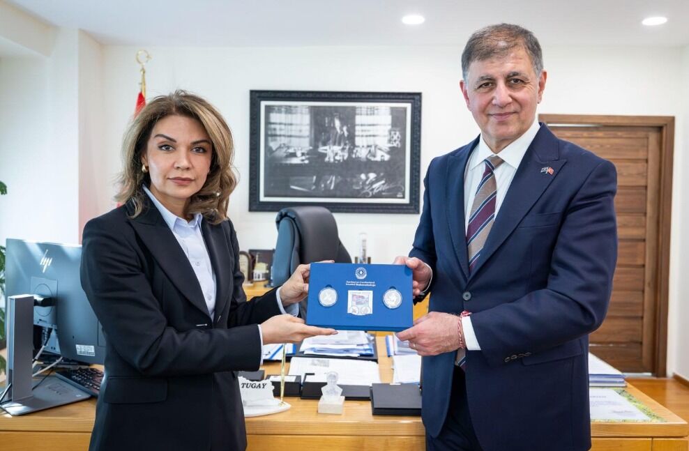 Bakü Parkı’na anlamlı sembol: Haydar aliyev heykeli