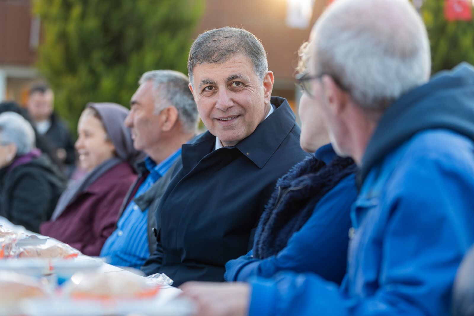 Büyükşehir ihtiyaç durumunda yardım elini esirgemedi