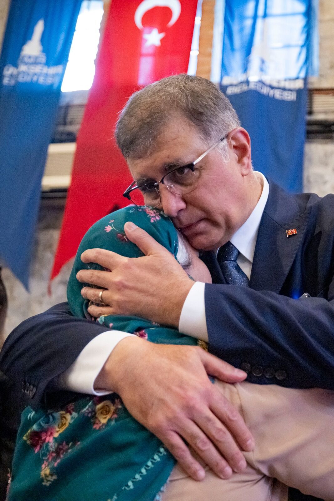 Büyükşehir ihtiyaç durumunda yardım elini esirgemedi