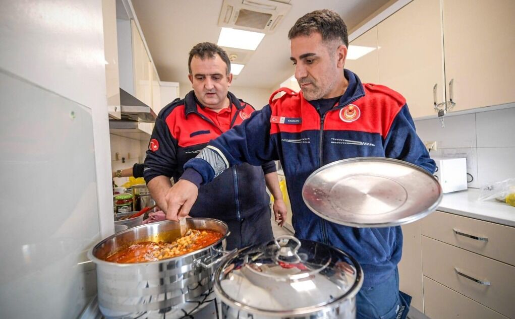 Oruçlar alevlerin ortasında açılıyor