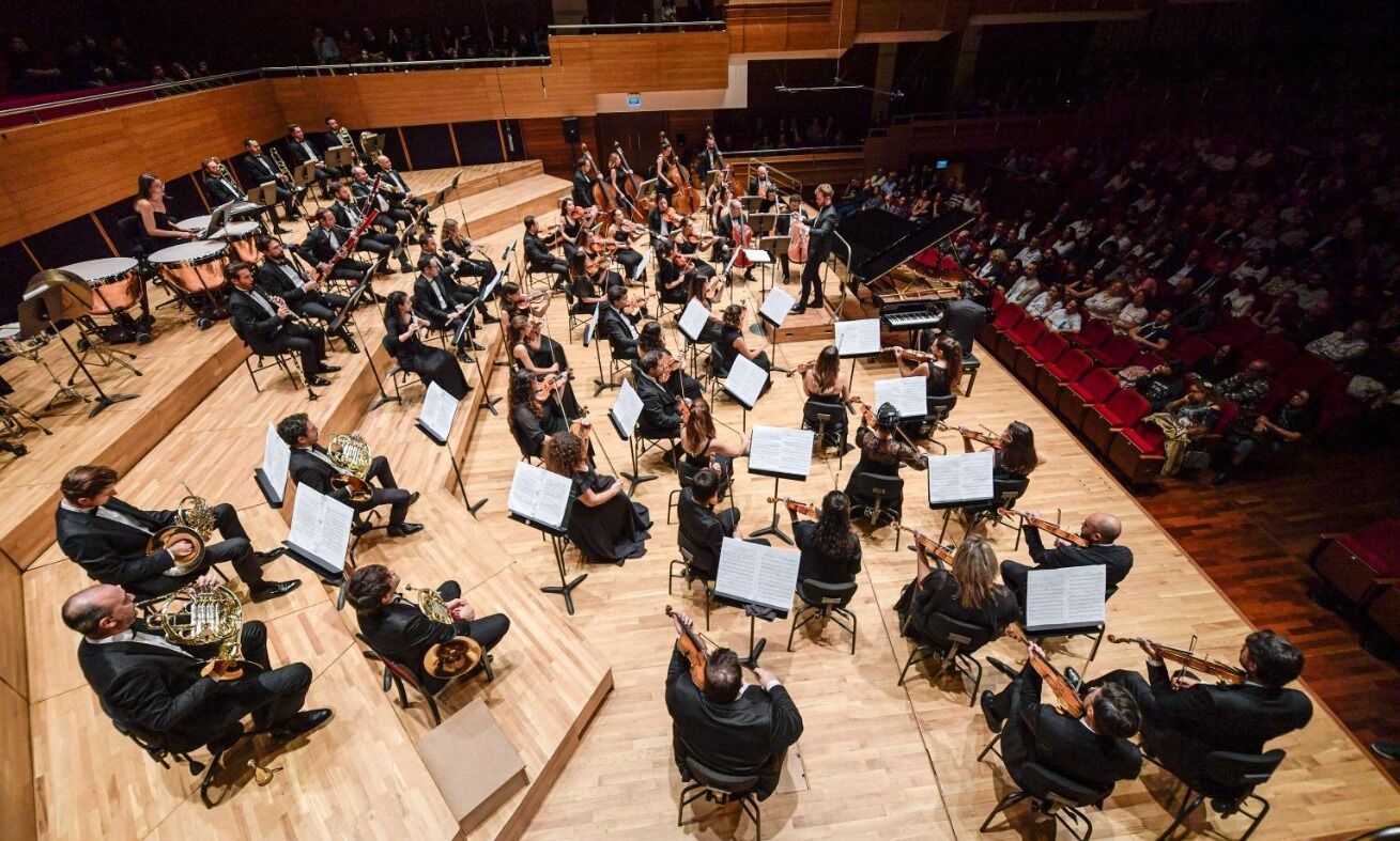 İzmir Oda orkestrası ve prestijli festivallerle müzik rüzgarı