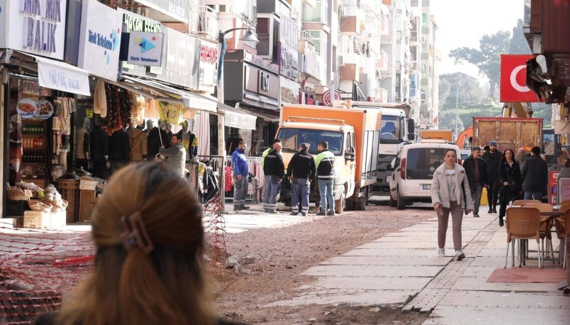 Arkeolojik motiflerin zeminle buluşması