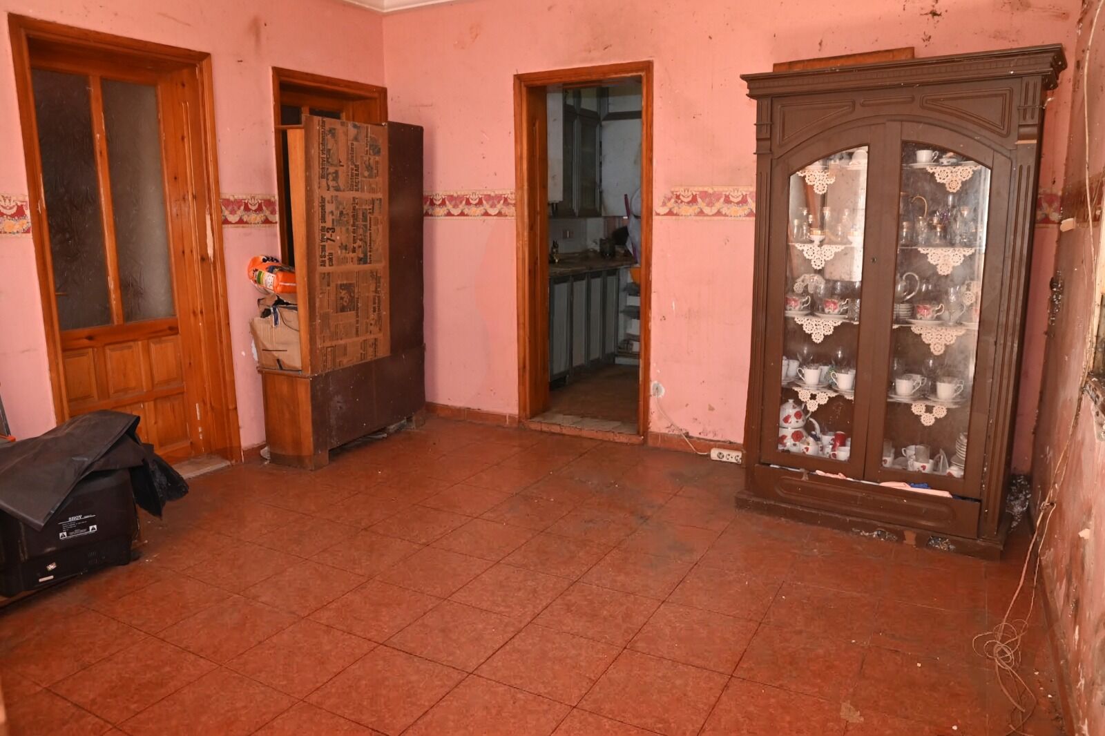 Bir haftalık titiz mesai: Yapıdan 15 kamyon atık çıkarıldı