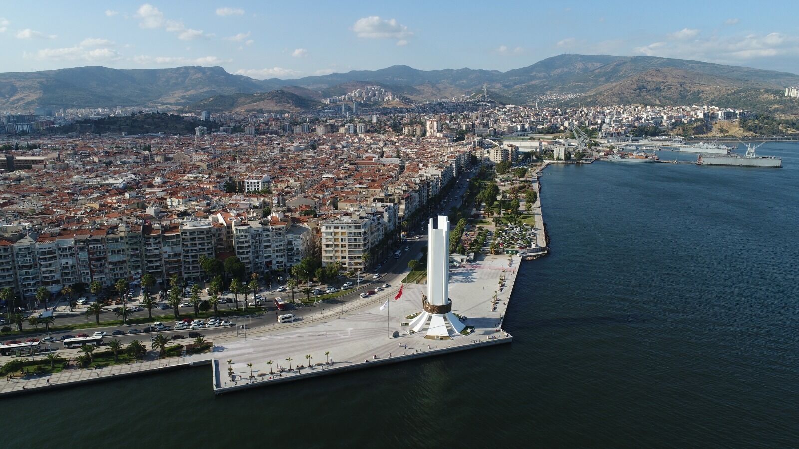 Karsiyakanin Mimari Gelecegi Genclere Emanet Iyteli Tasarimcilar Sahaya Indi