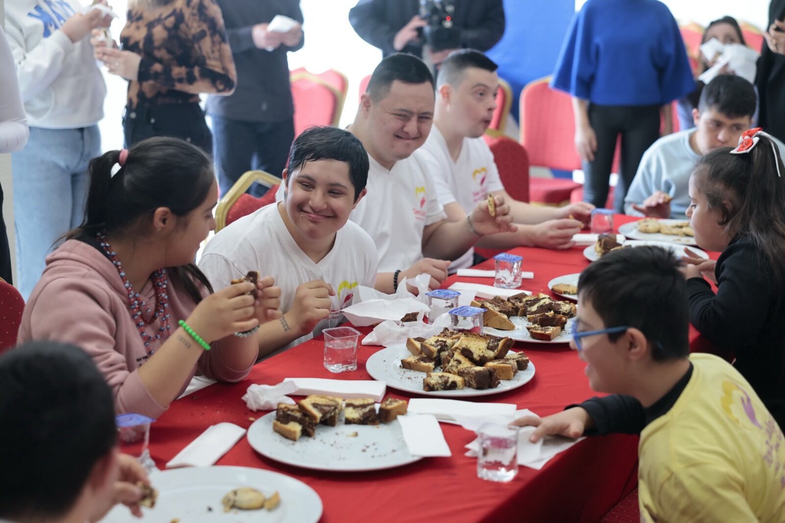 El emeği lezzetlerin müzik ve dansla taçlandığı anlar
