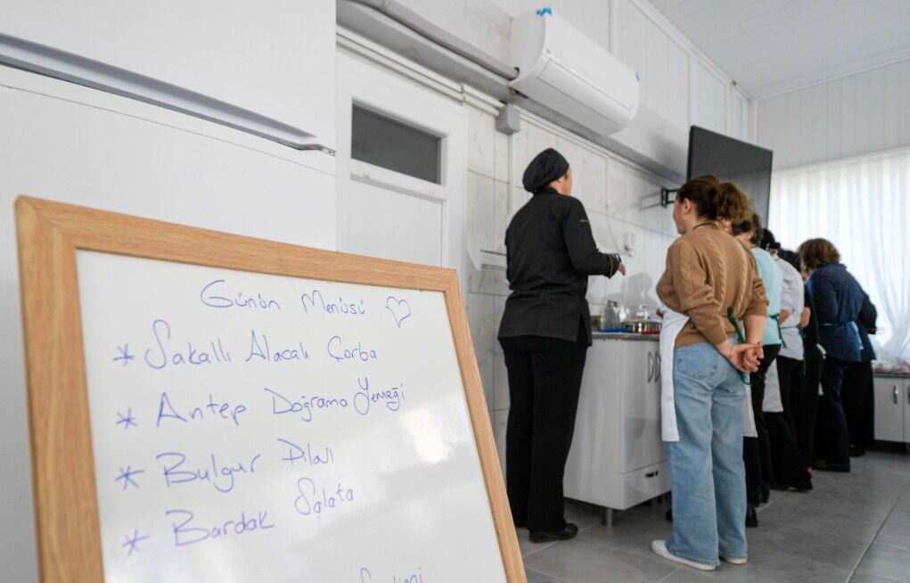 Çiğli’de kadın dayanışmasının yeni adresi: Mahalle mutfağı