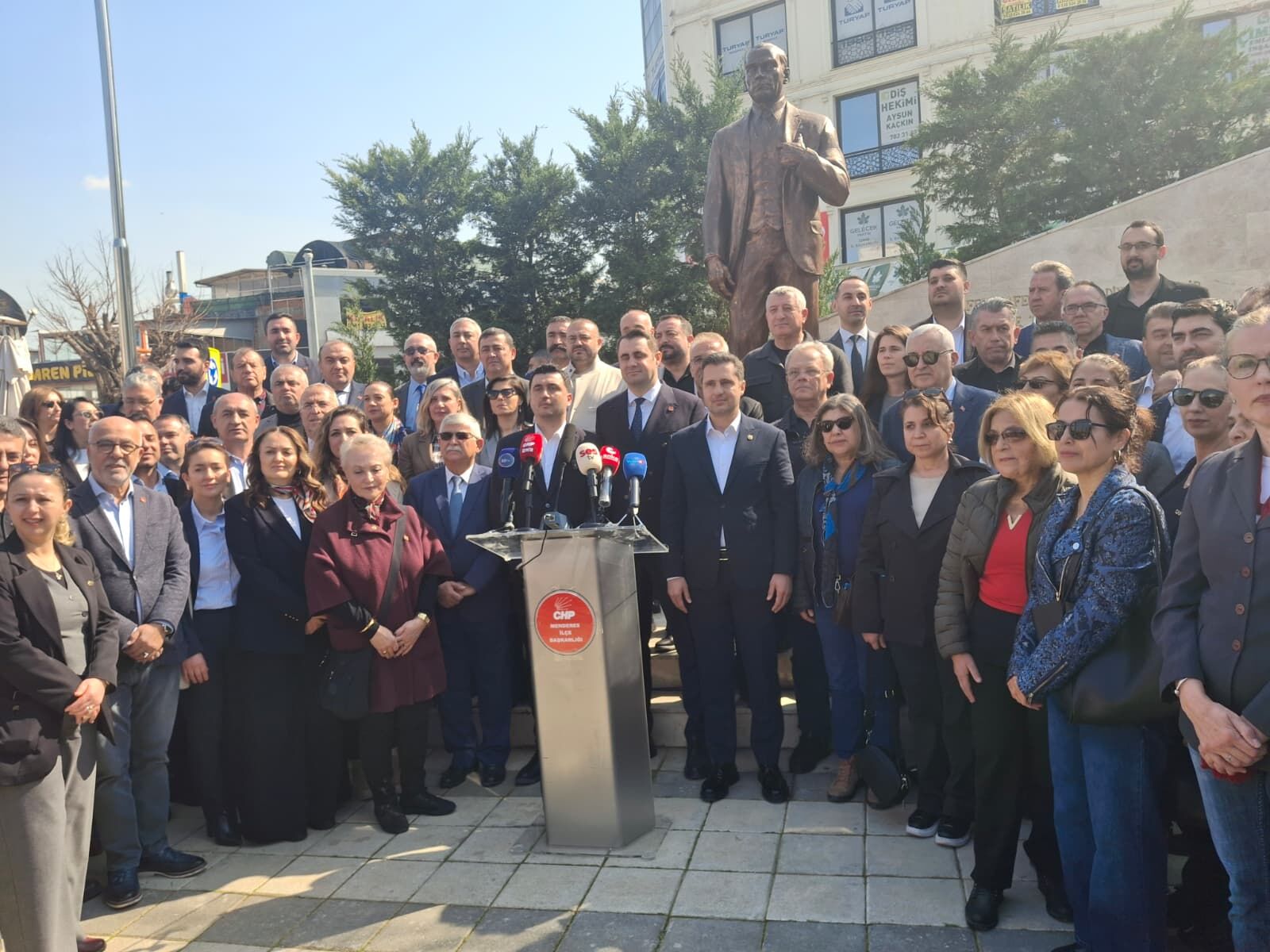 Menderes’te Bıçaklı Saldırı Sonrası Güç’ten “Toplumsal Gerilim” Uyarısı (1)