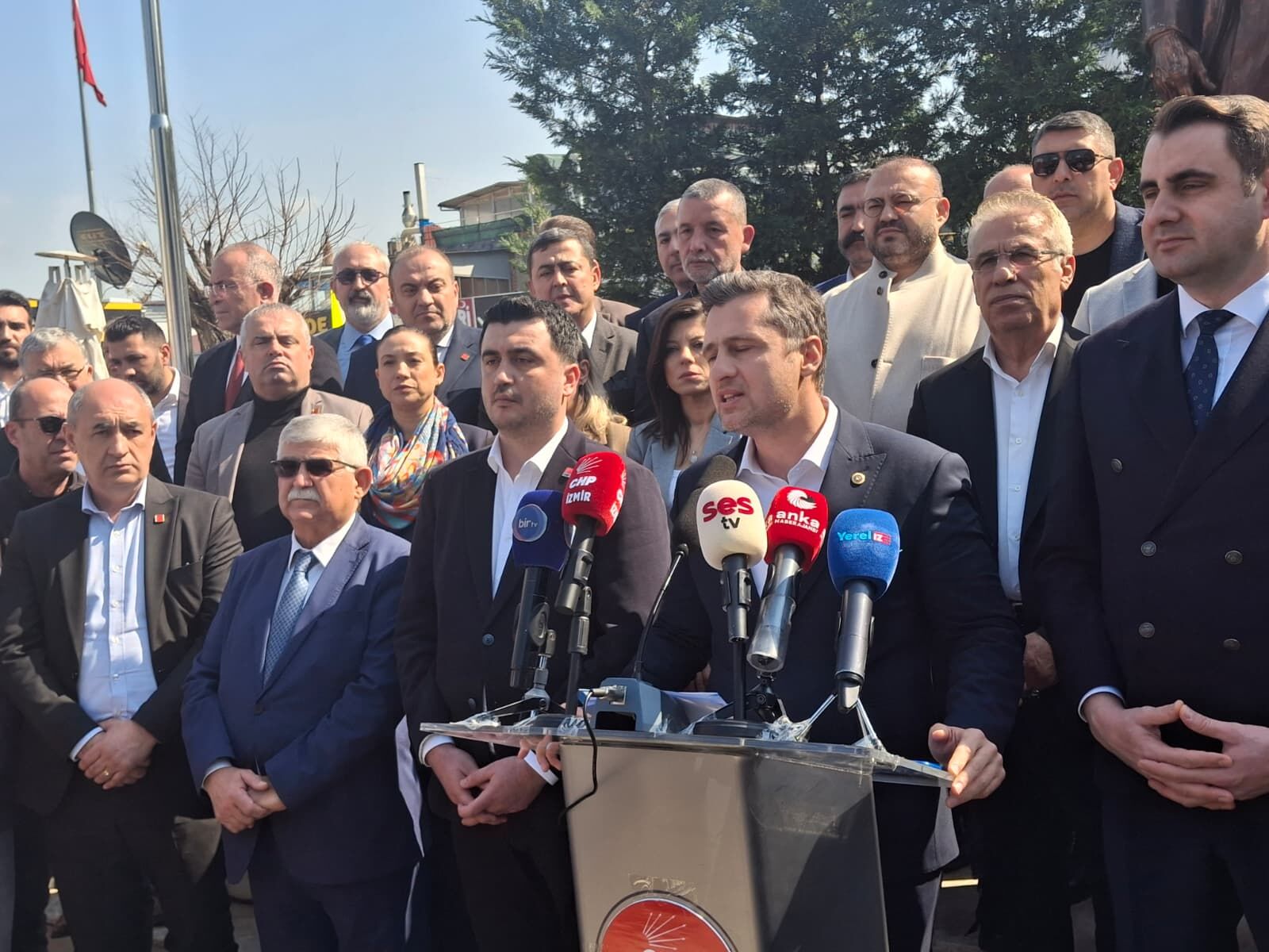 Vekil Yücel: Kim olursa olsun avcunu yalar