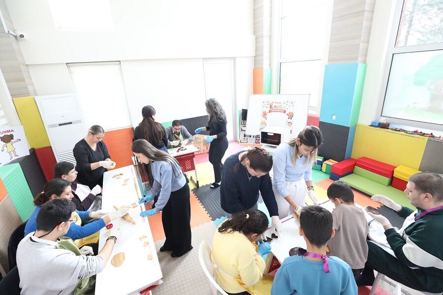 Mutfakta engel tanımayan dayanışma