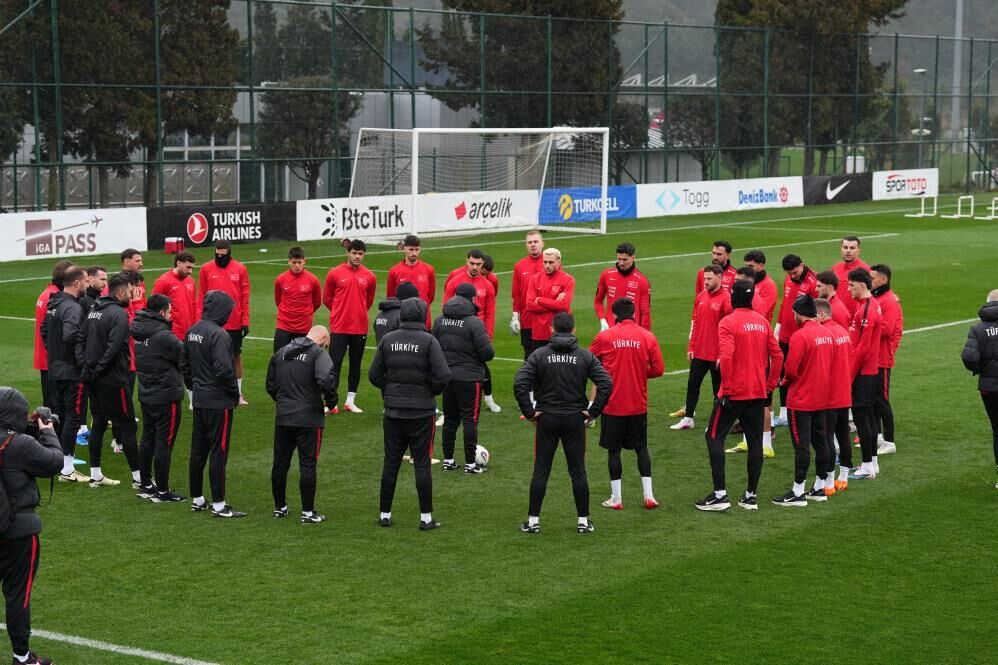 Milli Takım Play Off Finali Için Yağmur Çamur Dinlemiyor! (2)