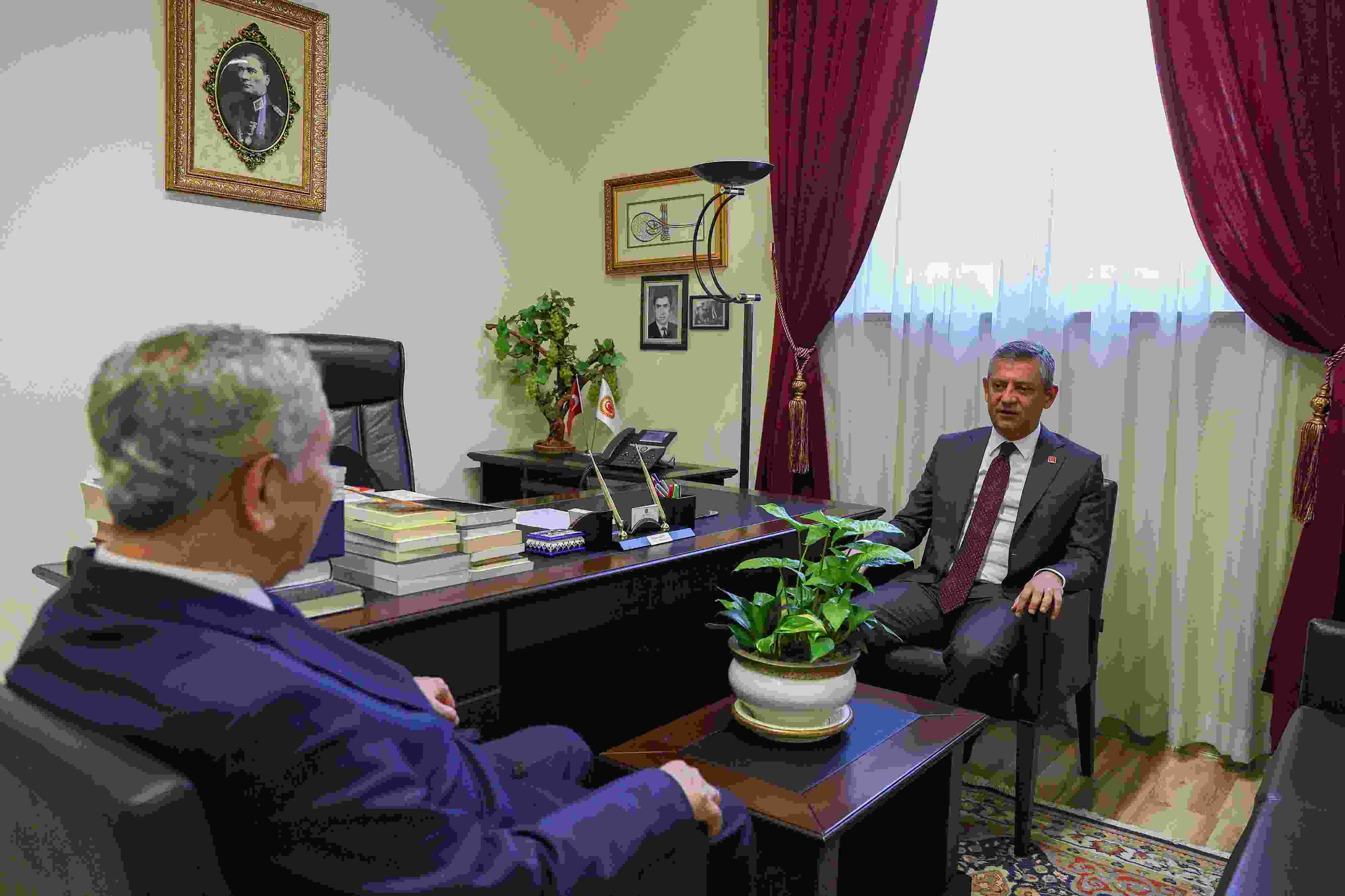 Özgür Özel ve Bülent Arınç