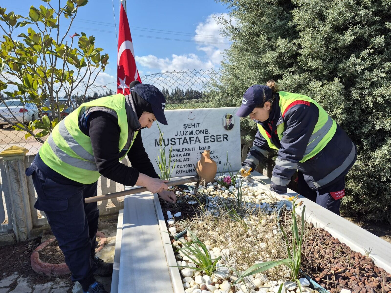 Al bayraklar yenilendi: Manevi mirasa sahip çıkılıyor