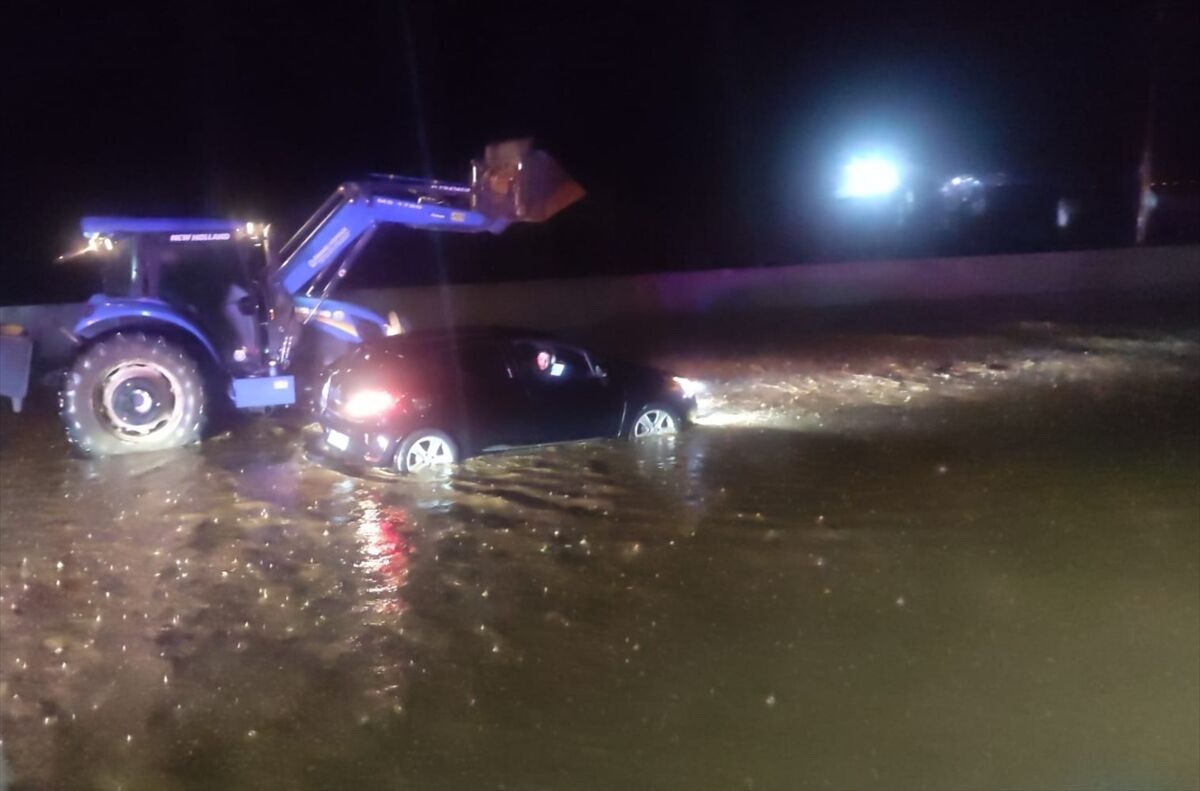 Şiddetli Yağış Ödemiş İzmir Karayolunu Felç Etti! 2