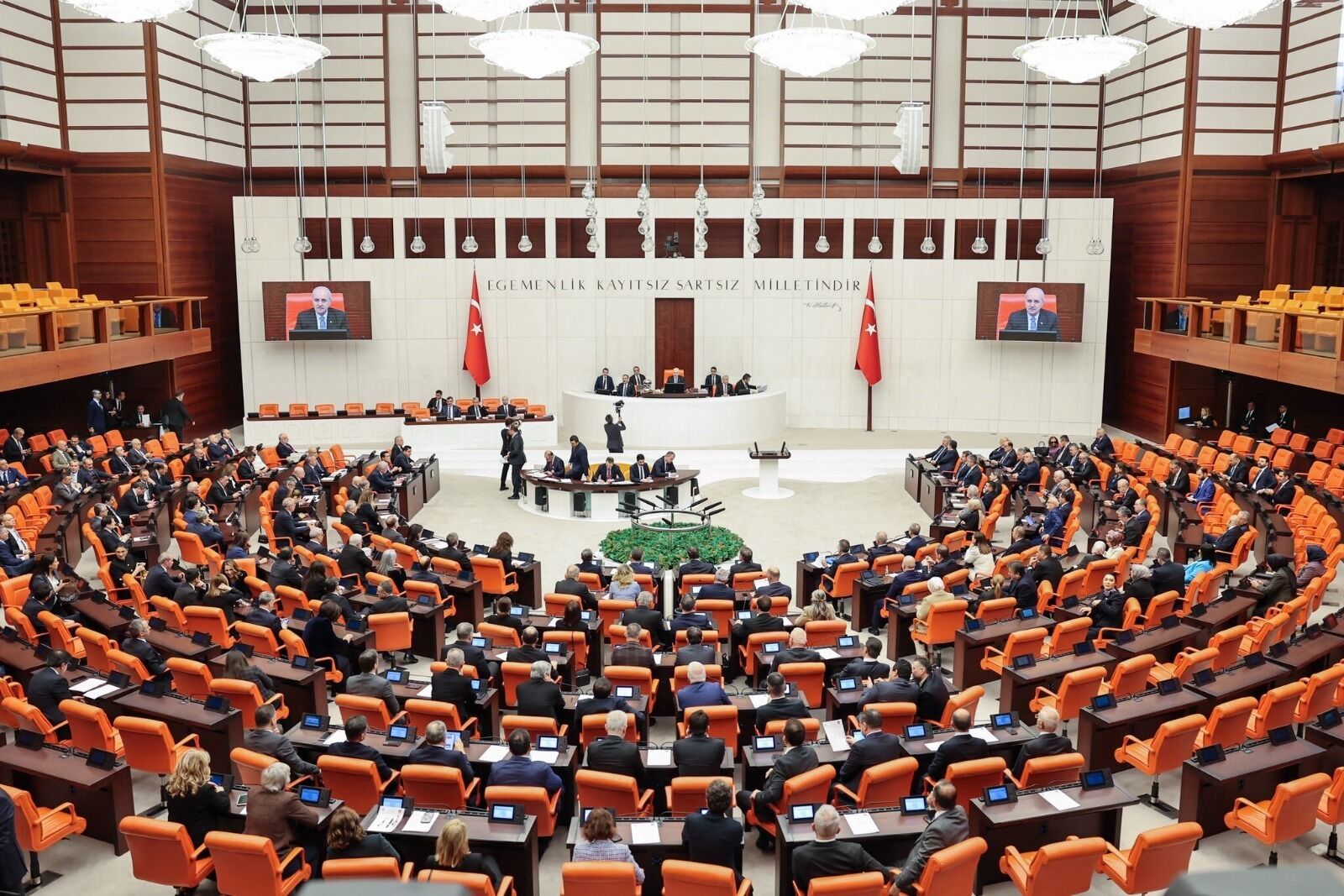 Sinyaller Kesildi Kapilar Kilitlendi Tbmmde Kapali Oturum