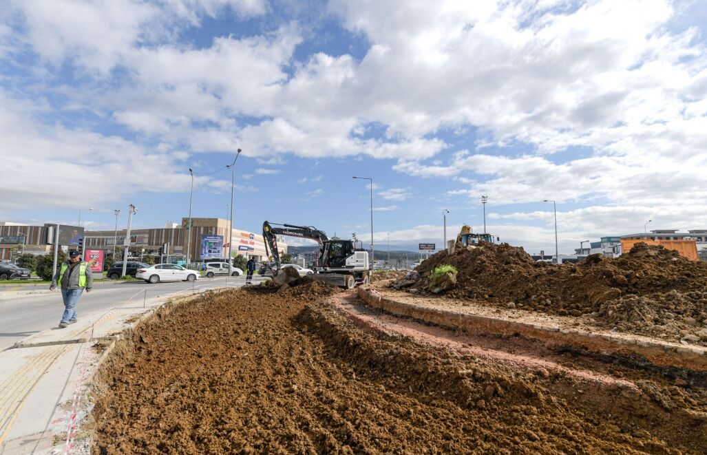 Gaziemir Akçay Caddesi ve ESBAŞ Kavşağı’nda kapasite revizyonu
