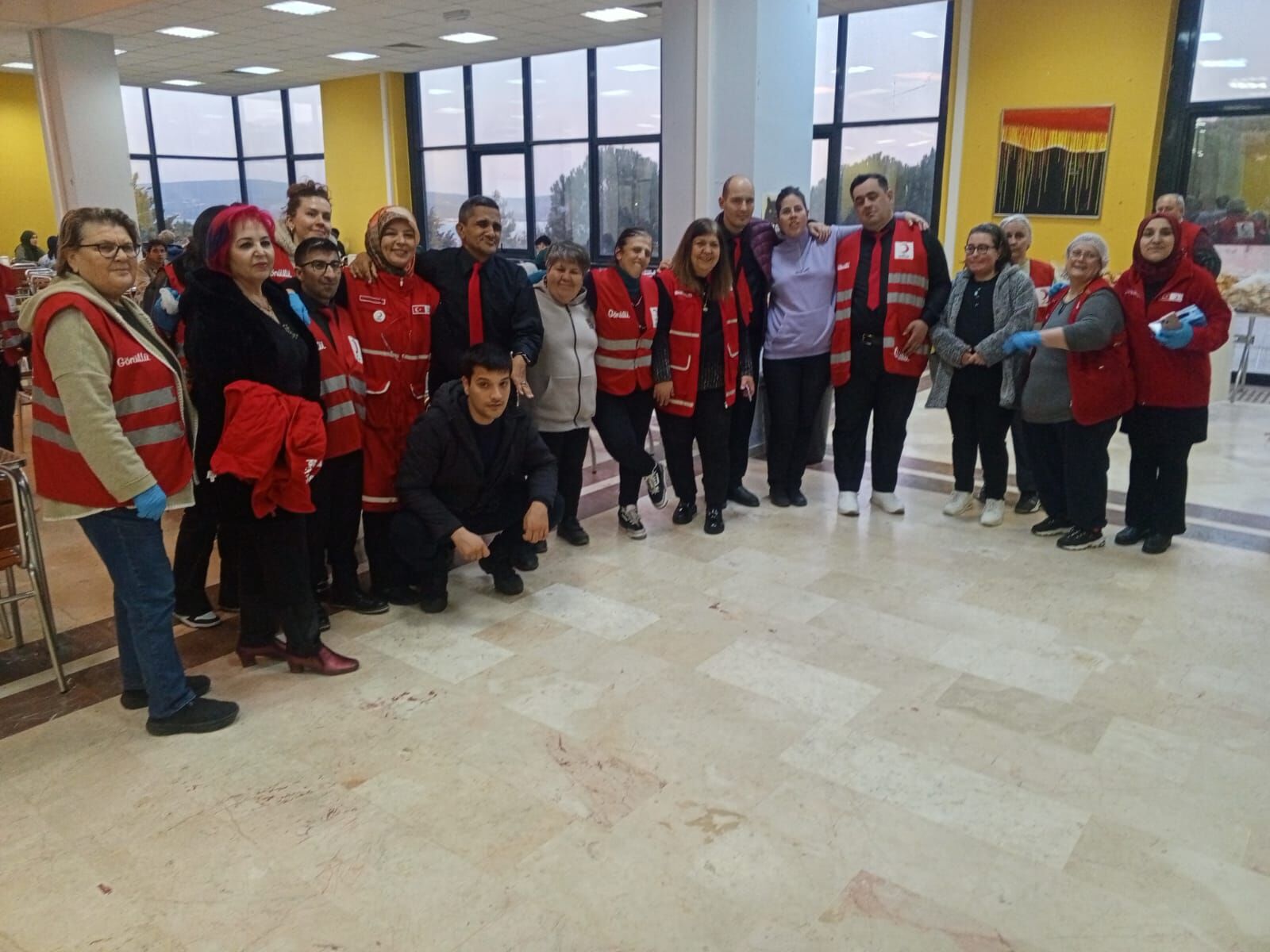 Urla’da Gençlerin Iftar Sofrasına Anne Şefkati Dokundu 1