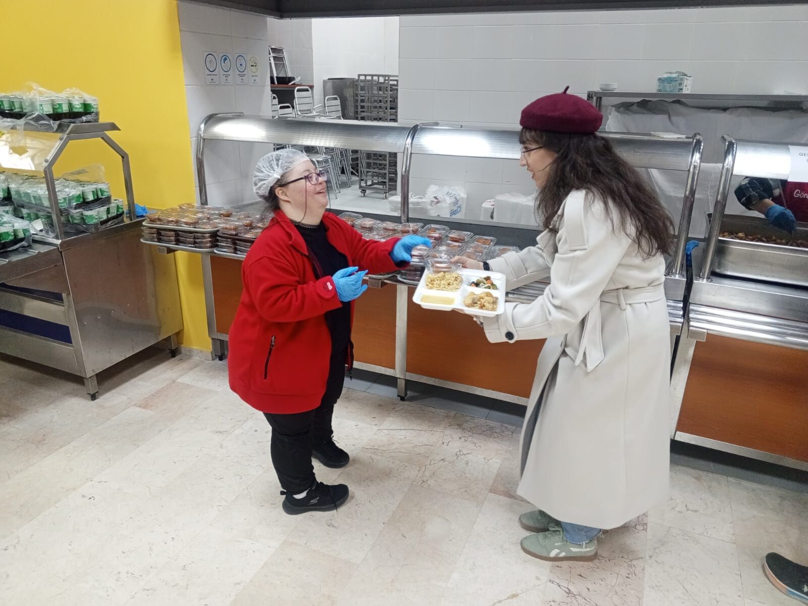 Urla’da Gençlerin Iftar Sofrasına Anne Şefkati Dokundu 4