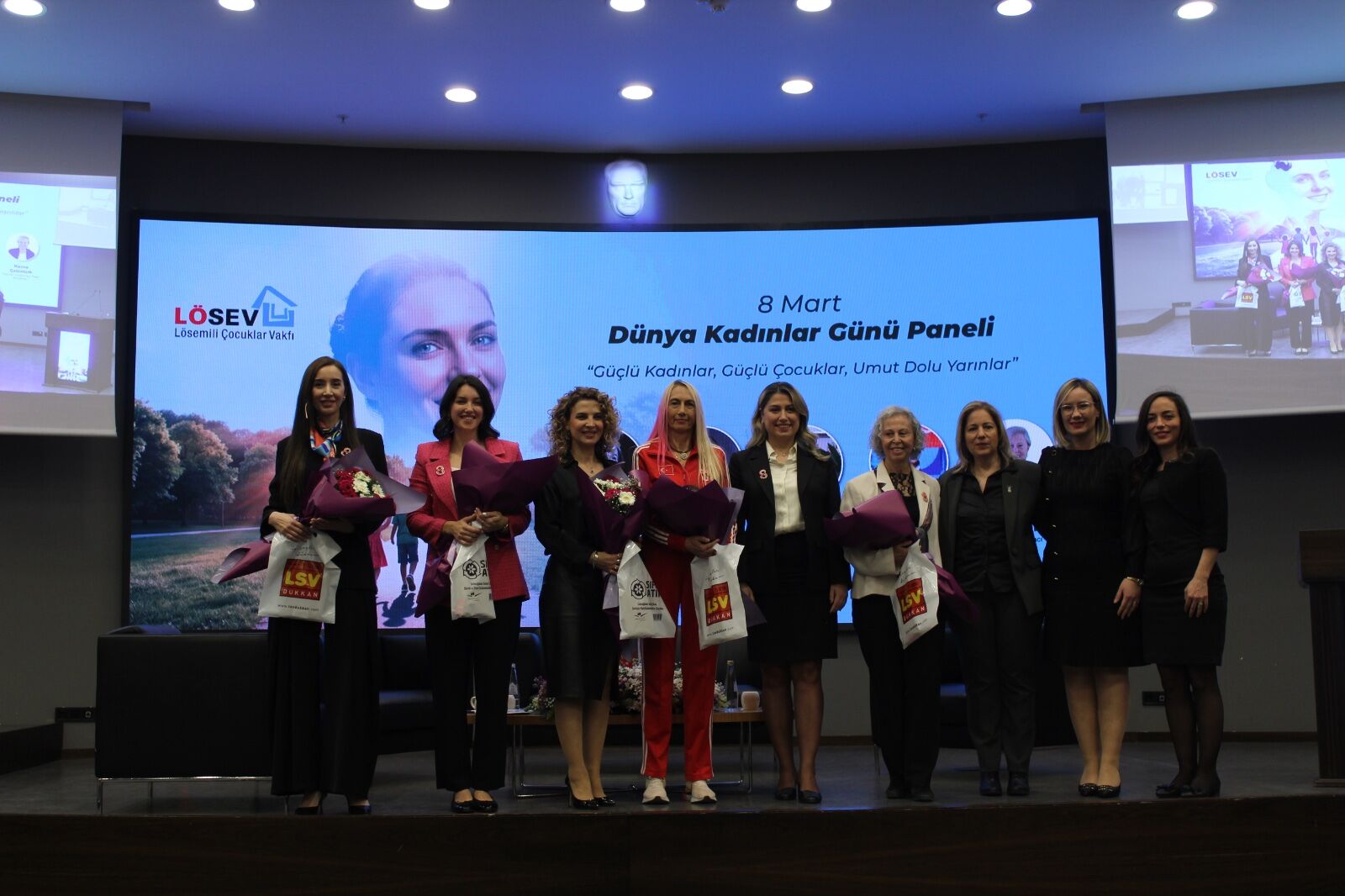 İzmir’de LÖSEV buluşması: Kadın dayanışmasına vurgu-1