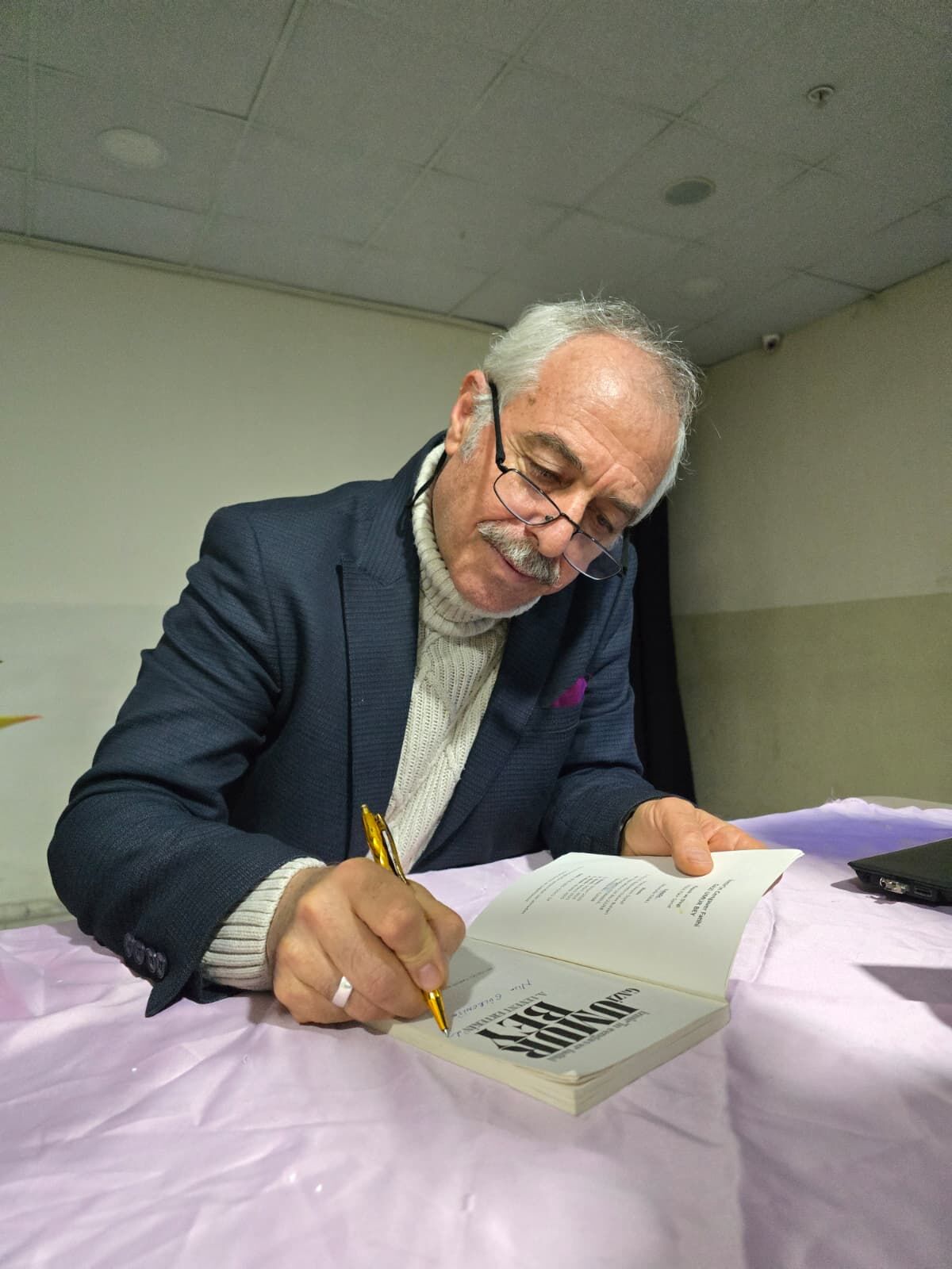 Gazi Ortaokulu’nda kültür etkinliği: Öğrenciler yazar Ertekin ile bir araya geldi-1