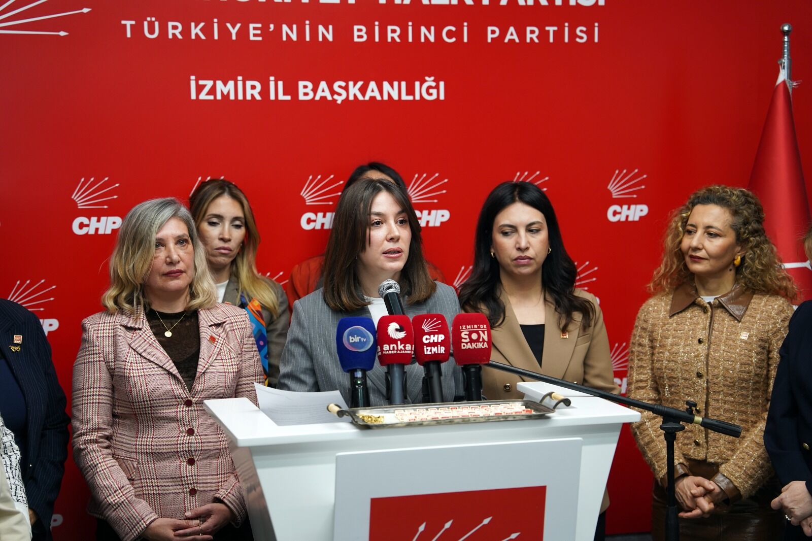 “Yaşasın Kadınların Dayanışması”