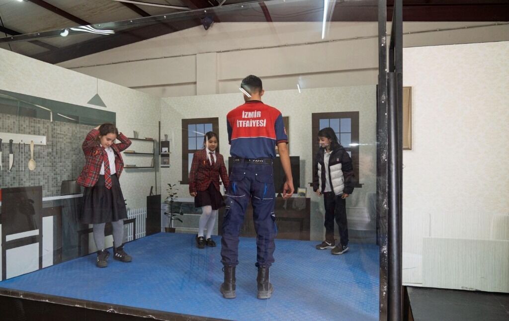 Anaokulu sınıflarından üniversite amfilerine uzanan bilinç koridoru