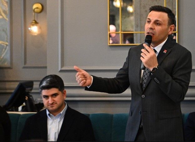 Onursal Adıgüzel ve Özgür Çelik