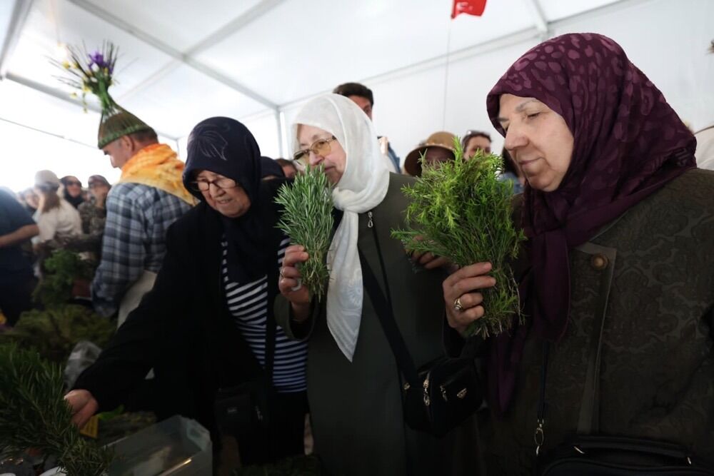 İlk kez uluslararası kimlikte 