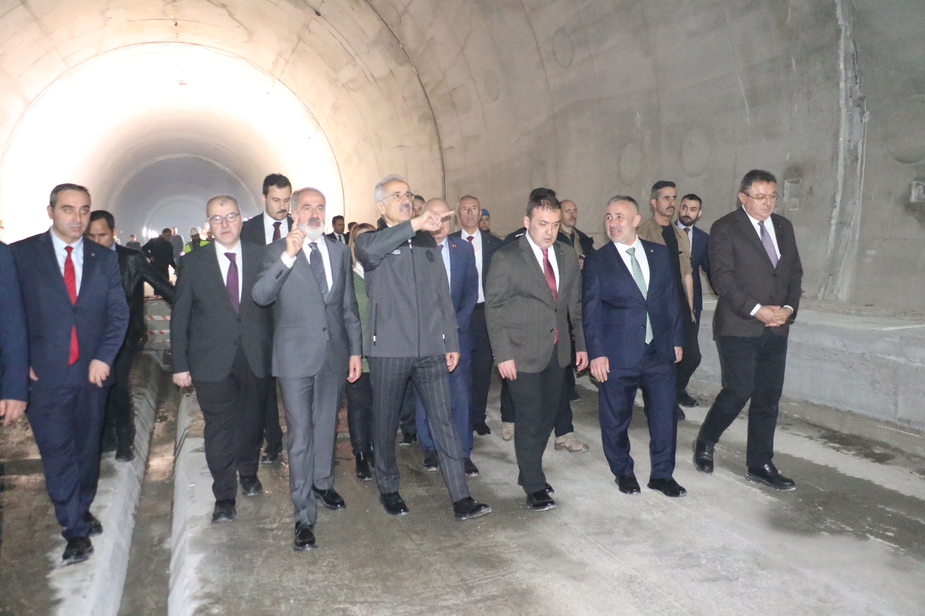 B A K A N U R A L O G L U 2053 Y I L I N D A T R E N L E 48 S 1244857 370374