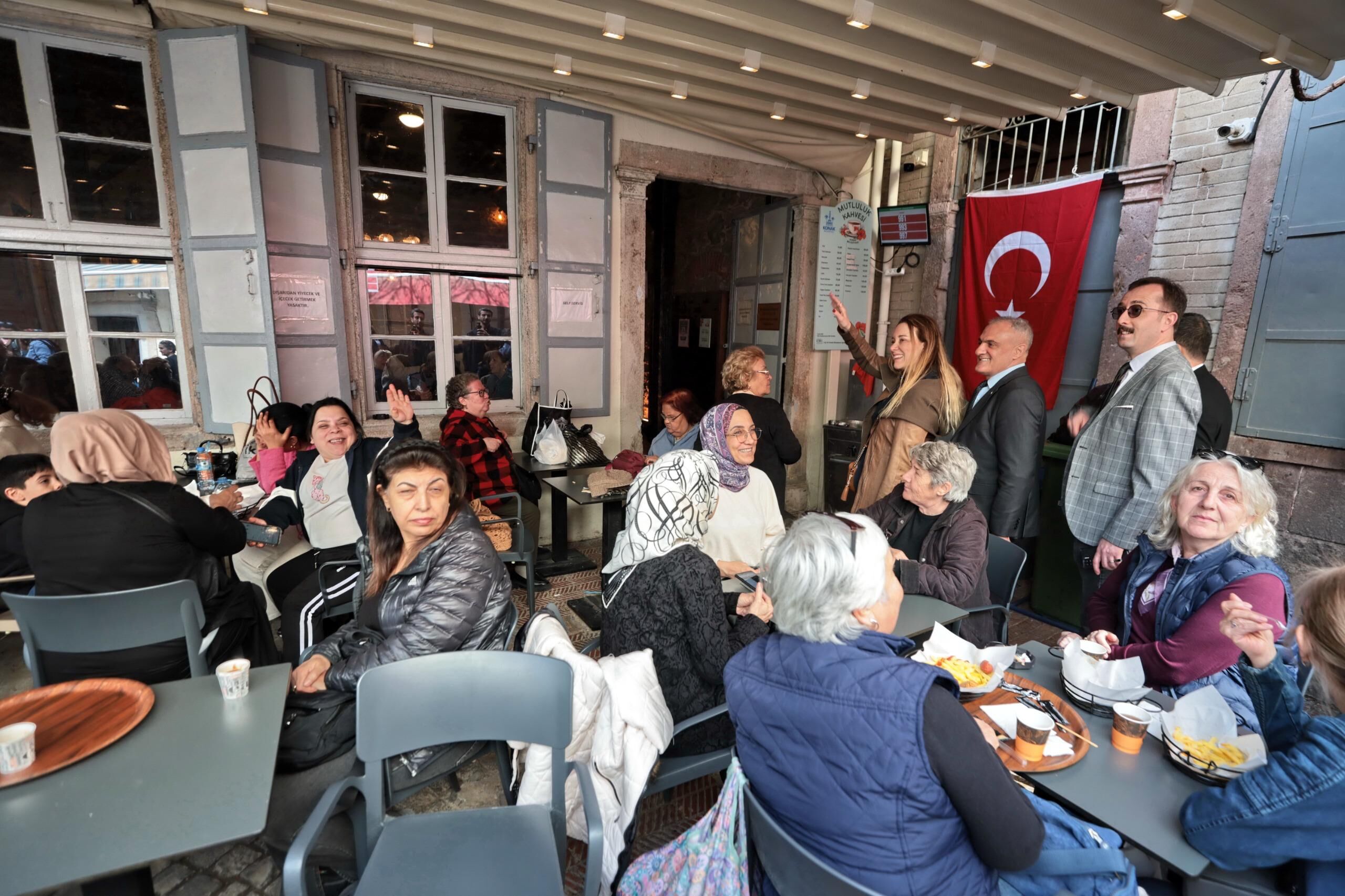 Başkan Mutlu’dan Kemeraltı Mesaisi Esnaftan Ruhsat Indirimine Teşekkür (10)